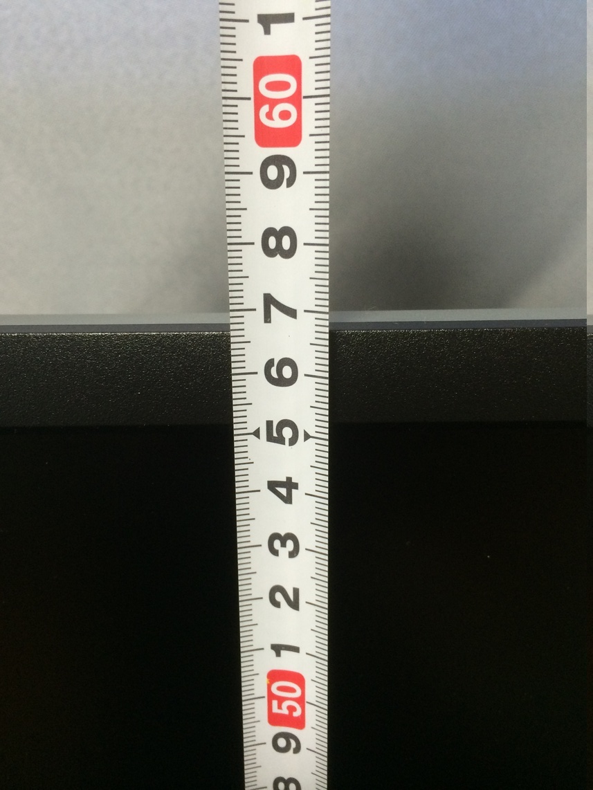 56.7cm