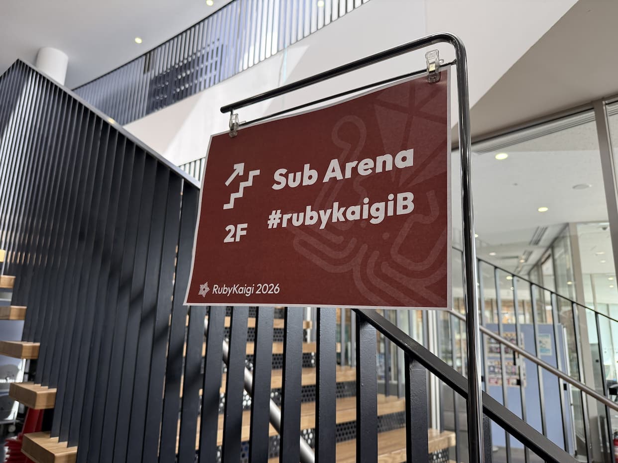 RubyKaigi 2026函館アリーナ側1F サブアリーナに向かう階段に設置していたサブアリーへの案内板